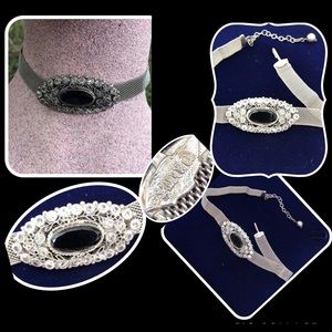 Sandor Co VTG mesh choker with floral centerpiece